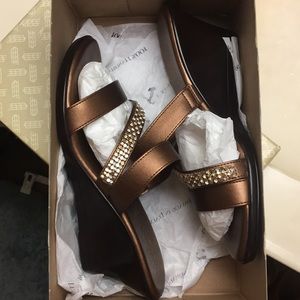 Italian Shoemakers size 8B bronze wedges